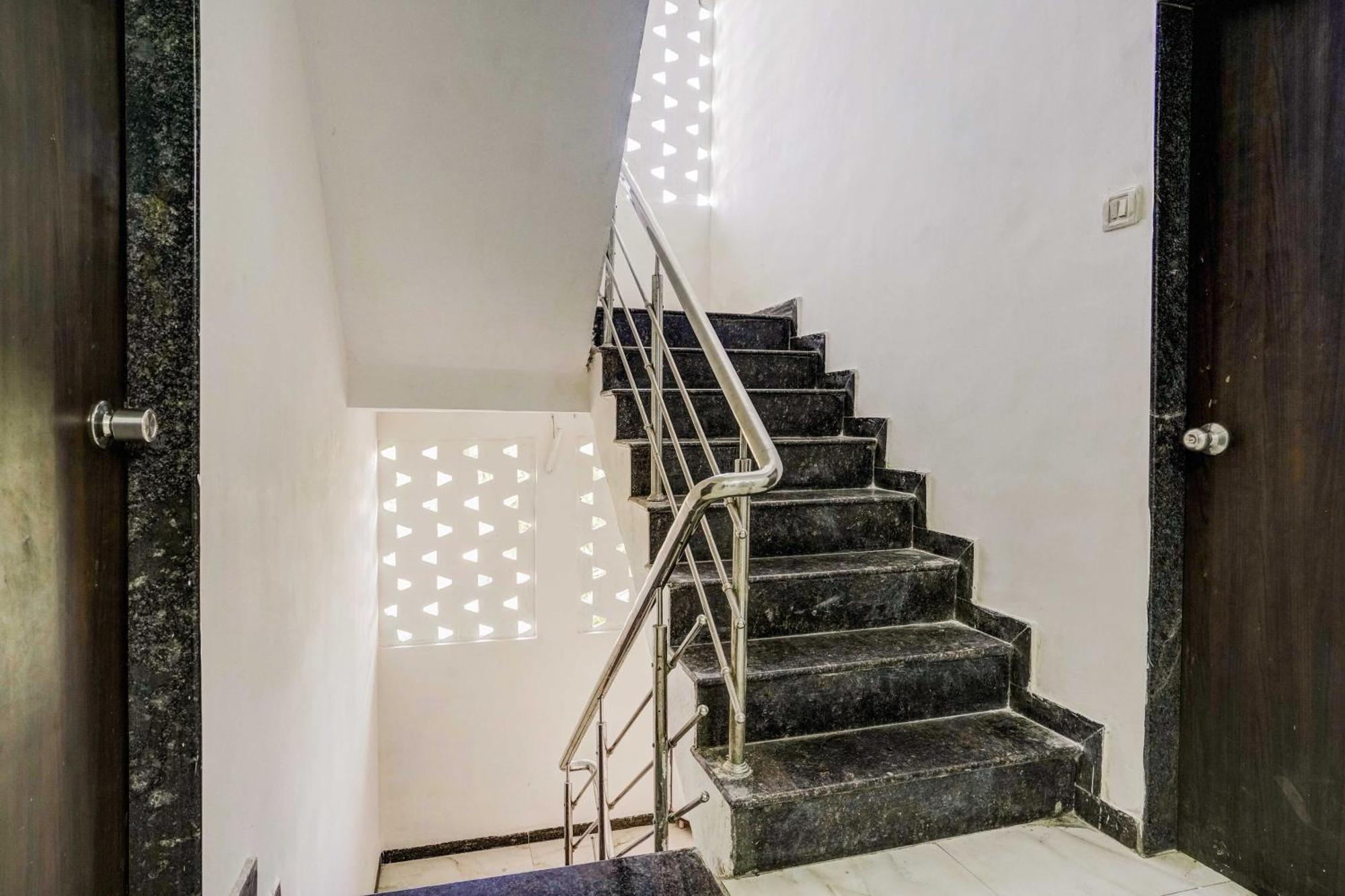 Super Hotel O Nashik Near Vijay Mamta Theatre Formerly Sahara Inn Exterior photo